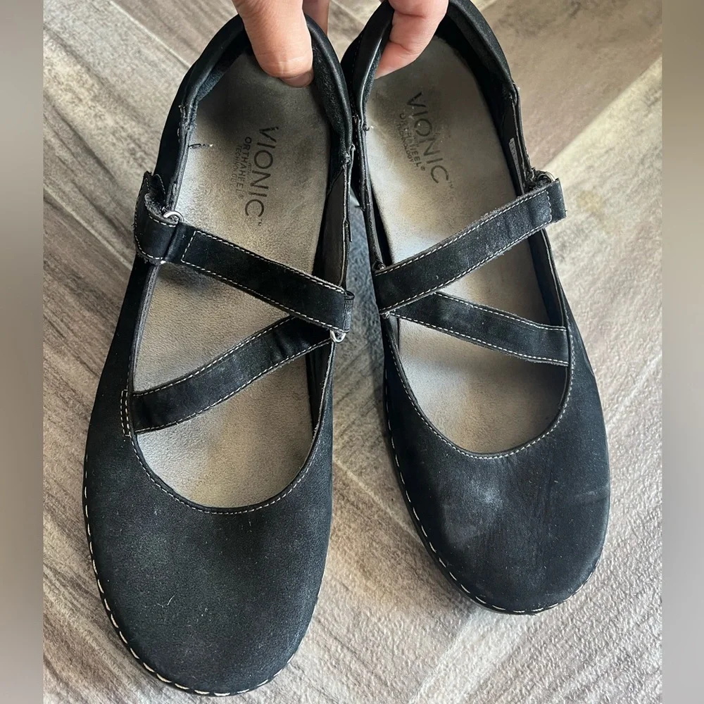 Vionic Flats - Picture 3 of 10